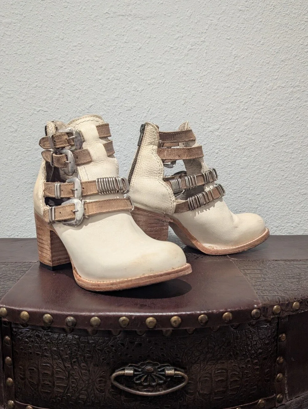 FreeBird SAVANNAH Beige Ivory Ankle Boots size 7